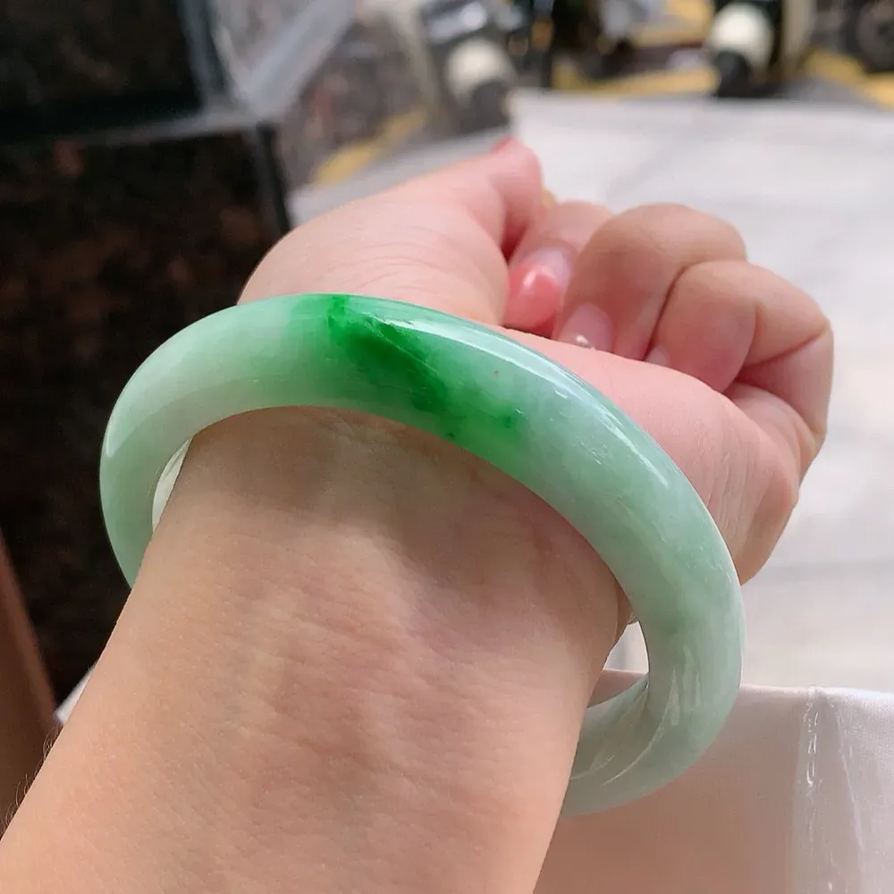 正圈冰糯阳绿 无瑕 尺寸:59.5/12.5/8.9 色好
