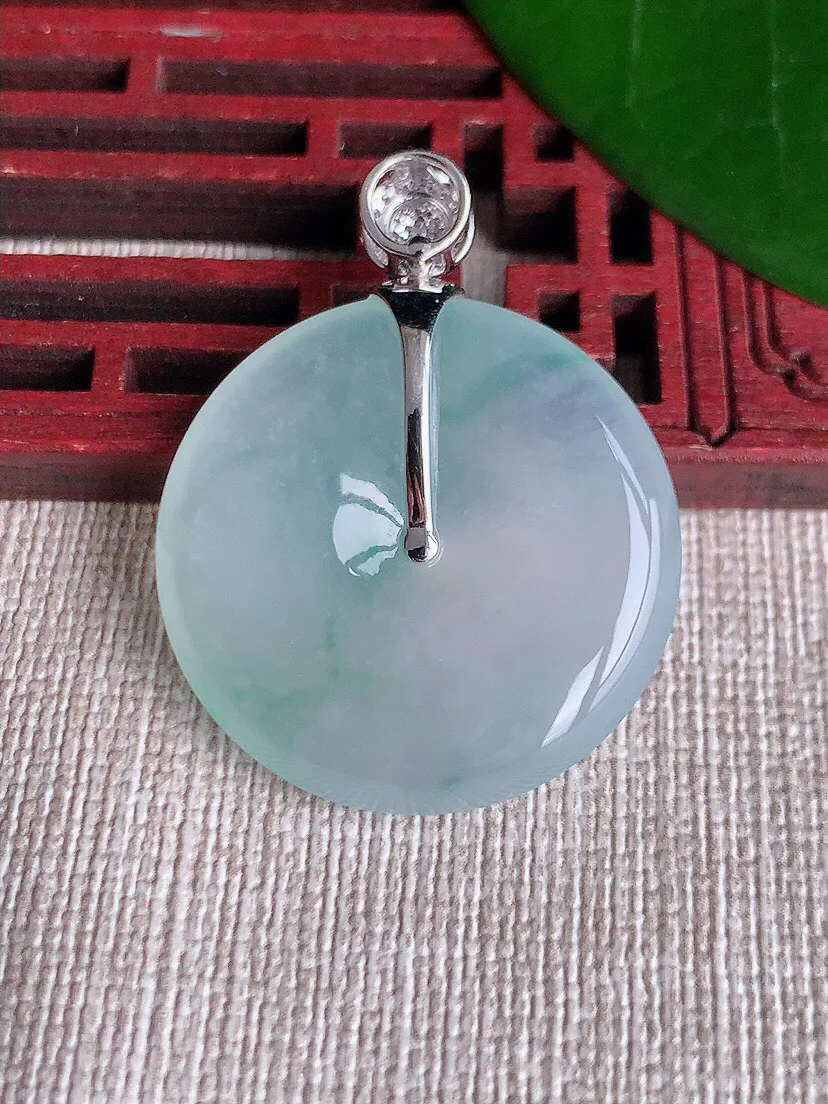 a货翡翠老坑冰种18K金伴钻镶嵌飘绿平安扣吊坠 尺寸36×28.2×5.3mm 重量10.67g 0701