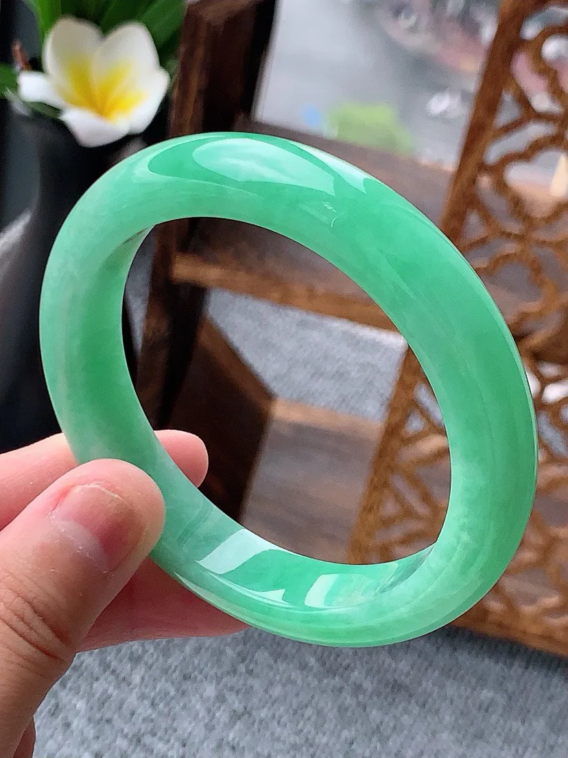 a货翡翠老坑满绿正装正圈手镯57-58圈口  尺寸57×12×8.6mm 重量61.73g 0620