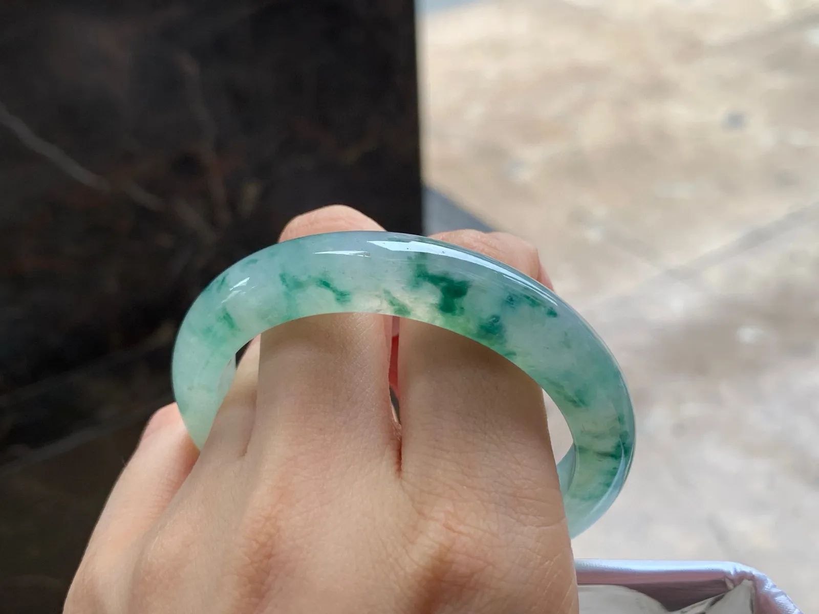 冰色花手镯
清爽52.5/10.6/8mm