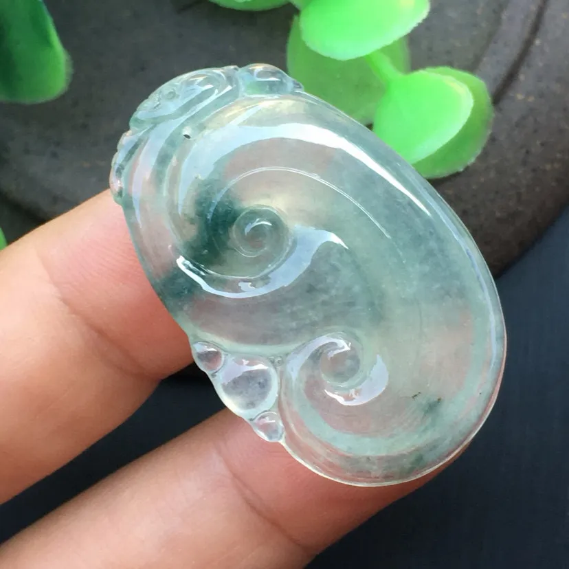 推荐【冰起光飘花如意】无纹裂，晴底飘蓝花，种老细腻，冰透水润，起光，饱满，品相佳，超值～～