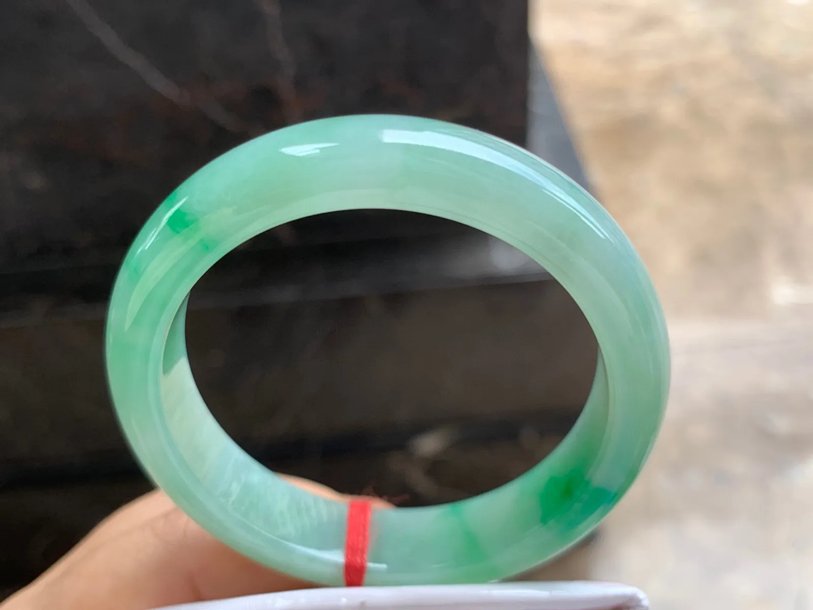 55.5-12.5-8mm
带色手镯 有种有色 性价比不错
气质