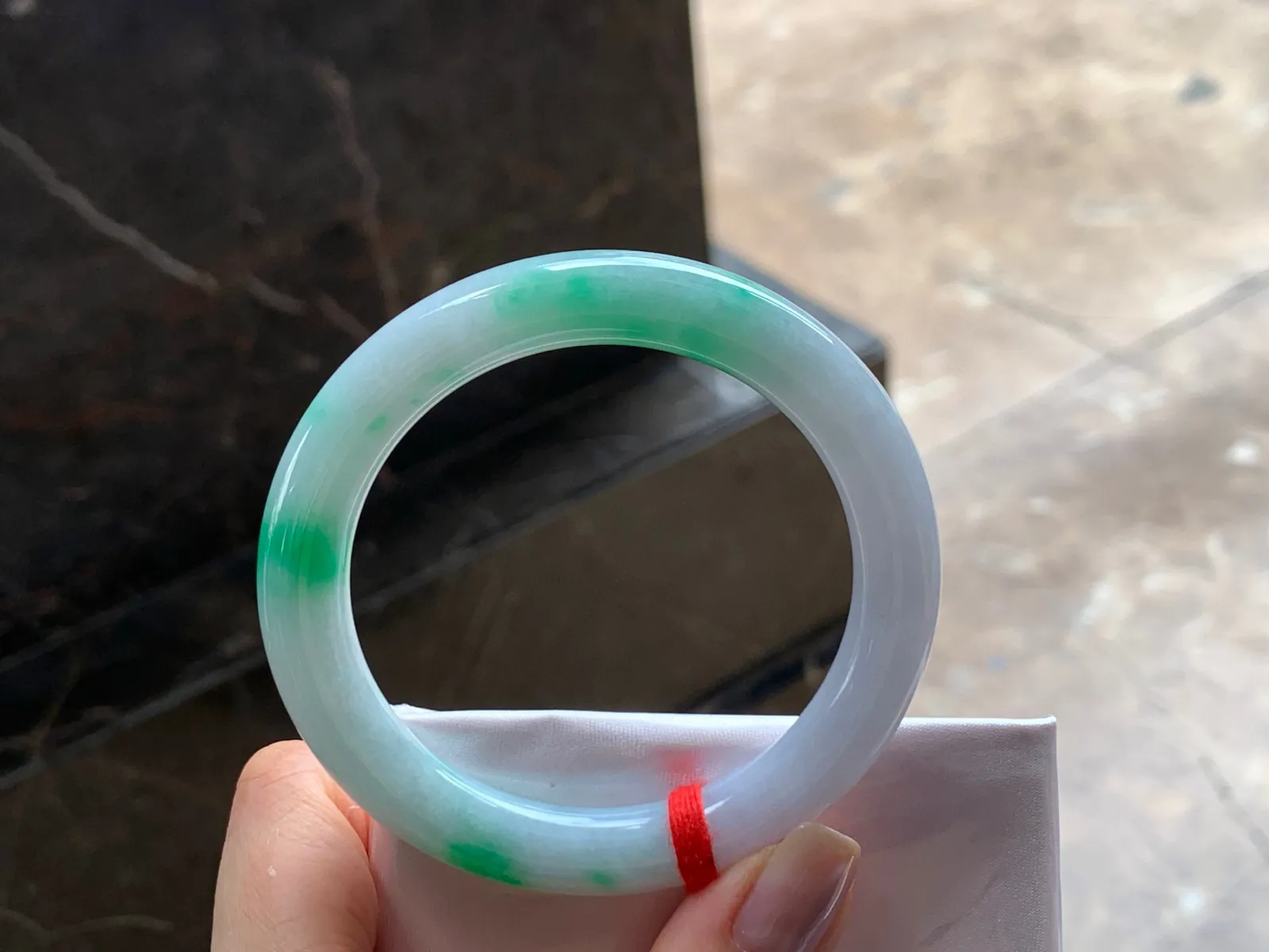 阳绿福镯
玉质细腻 53/9/9.5mm