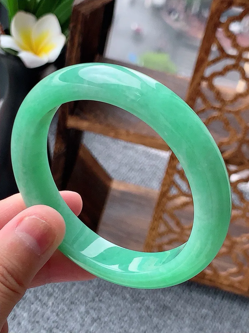 a货翡翠老坑满绿正装正圈手镯57-58圈口  尺寸57×12×8.6mm 重量61.73g 0620