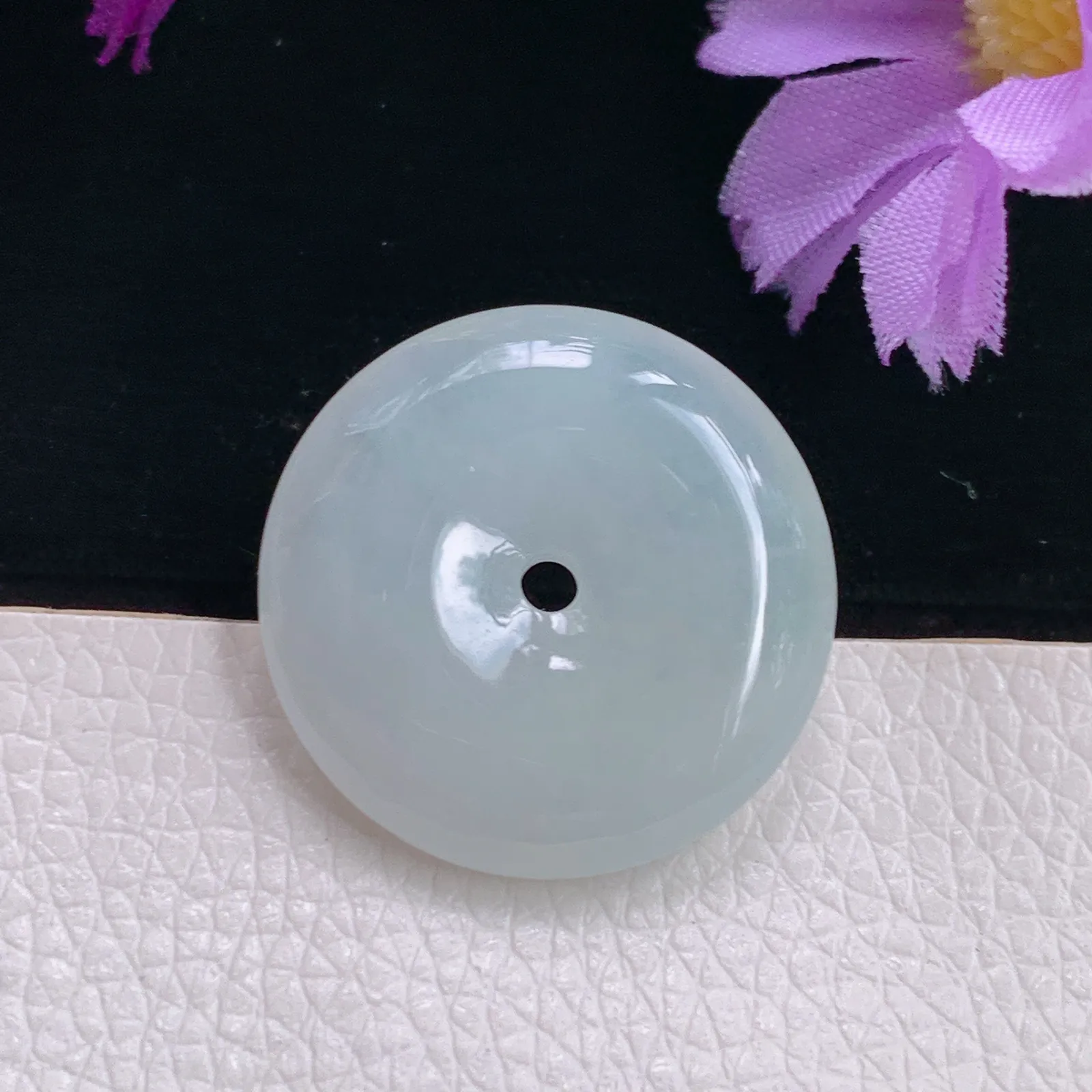 zzx实拍25.5*5.7缅甸翡翠精雕冰润饱平安扣玉吊坠 白月光扣子