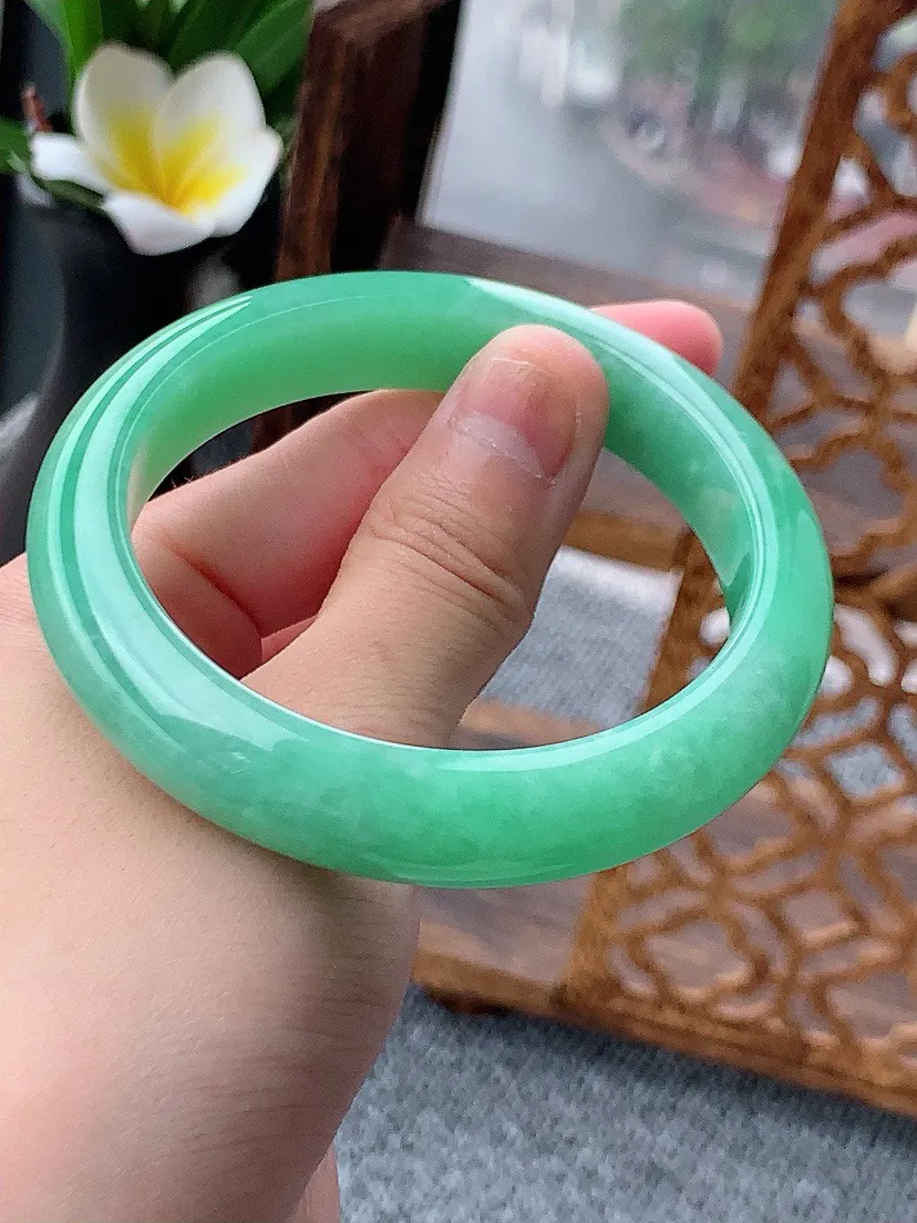 a货翡翠老坑满绿正装正圈手镯57-58圈口  尺寸57×12×8.6mm 重量61.73g 0620