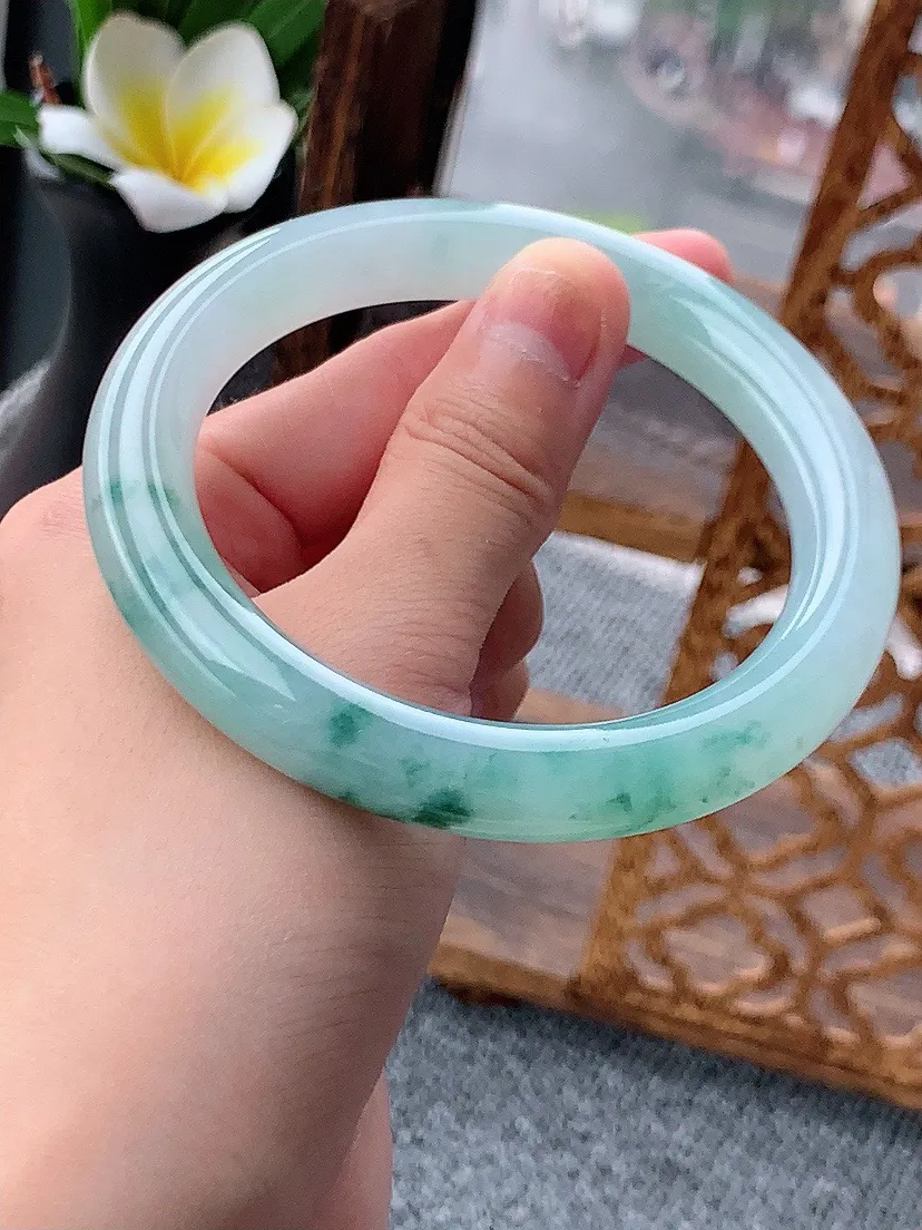 a货翡翠老坑飘花圆条手镯60-61大圈口 尺寸60.5×10.2mm 重量66.03g 0620