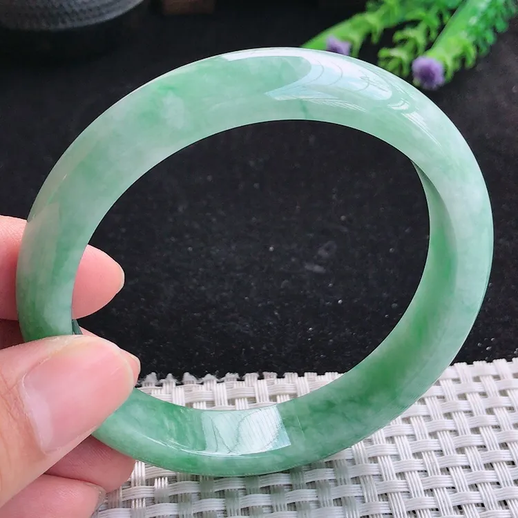 自然光62.5/13.2/8.2大圈口老坑精美满色飘绿手镯翡翠玉镯美人镯