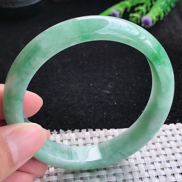 自然光62.5/13.2/8.2大圈口老坑精美满色飘绿手镯翡翠玉镯美人镯