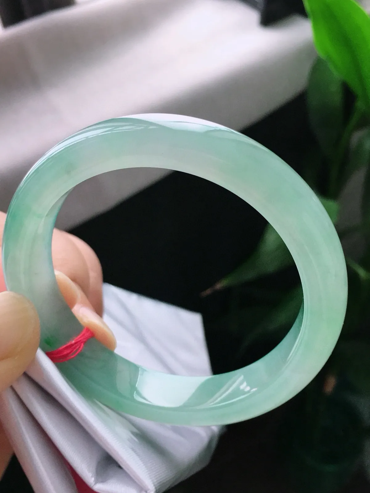 圈口55.5，正圈手镯，晴水，玉质冰润细腻，种水佳，尺寸55.5-12.6-8mm