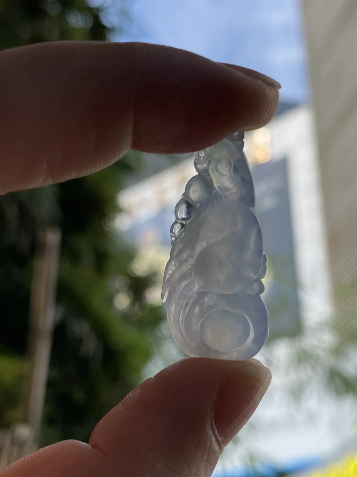 推荐【冰紫英明神武】紫色东来，好运加持，决策正确，适合炒股、考试及官场的朋友佩戴，种老细腻，水润，冰透起光，品相佳，超值～～