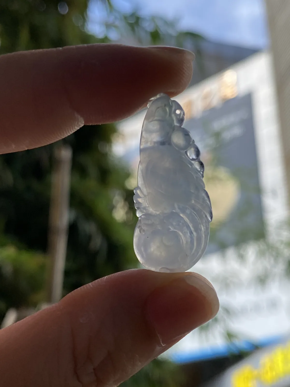 推荐【冰紫英明神武】紫色东来，好运加持，决策正确，适合炒股、考试及官场的朋友佩戴，种老细腻，水润，冰透起光，品相佳，超值～～