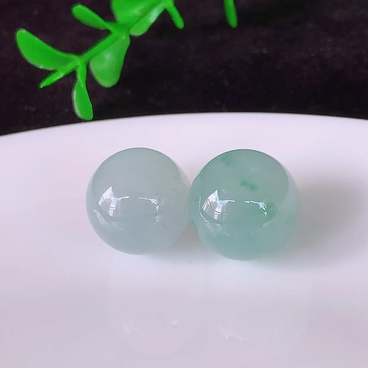 冰润飘花一对转运珠翡翠吊坠，寓意“时来运转，财源滚滚” 寓意佳，荧光灼灼，转运珠佩戴时尚优雅！#05