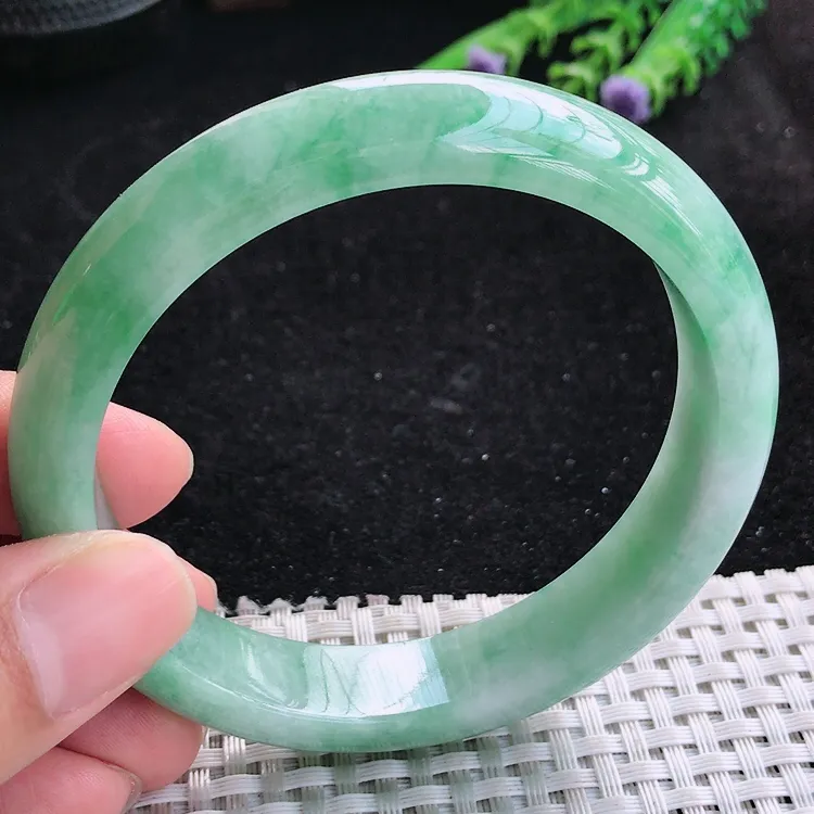 自然光62.5/13.2/8.2大圈口老坑精美满色飘绿手镯翡翠玉镯美人镯