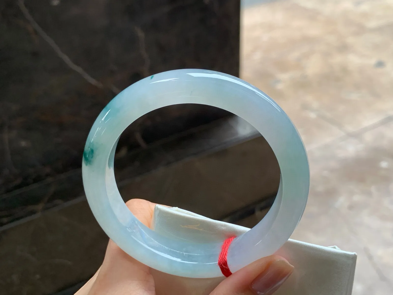 冰飘花手镯
水润清爽 59/12.6/9.1mm