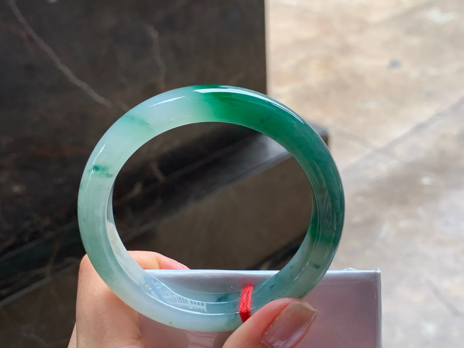 冰带色手镯
水润独特 56.5/12/8.5mm