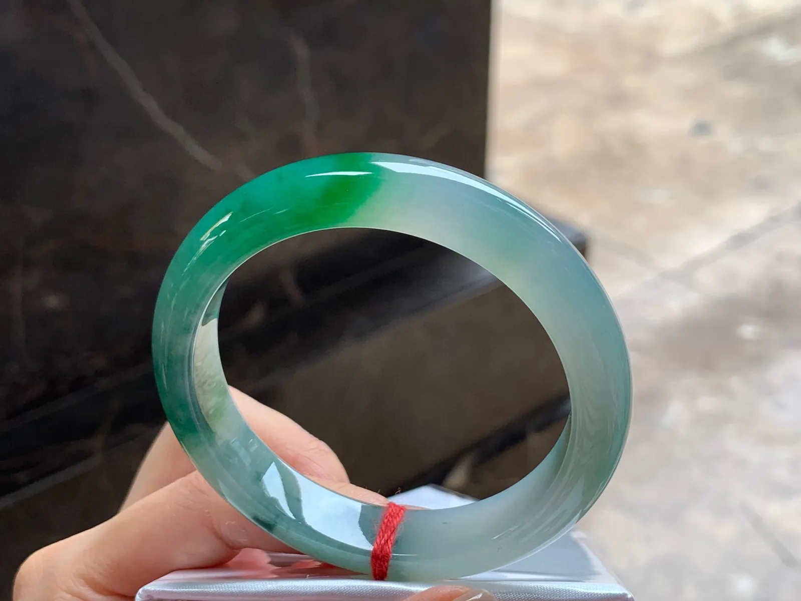 冰带色手镯
水润独特 56.5/12/8.5mm