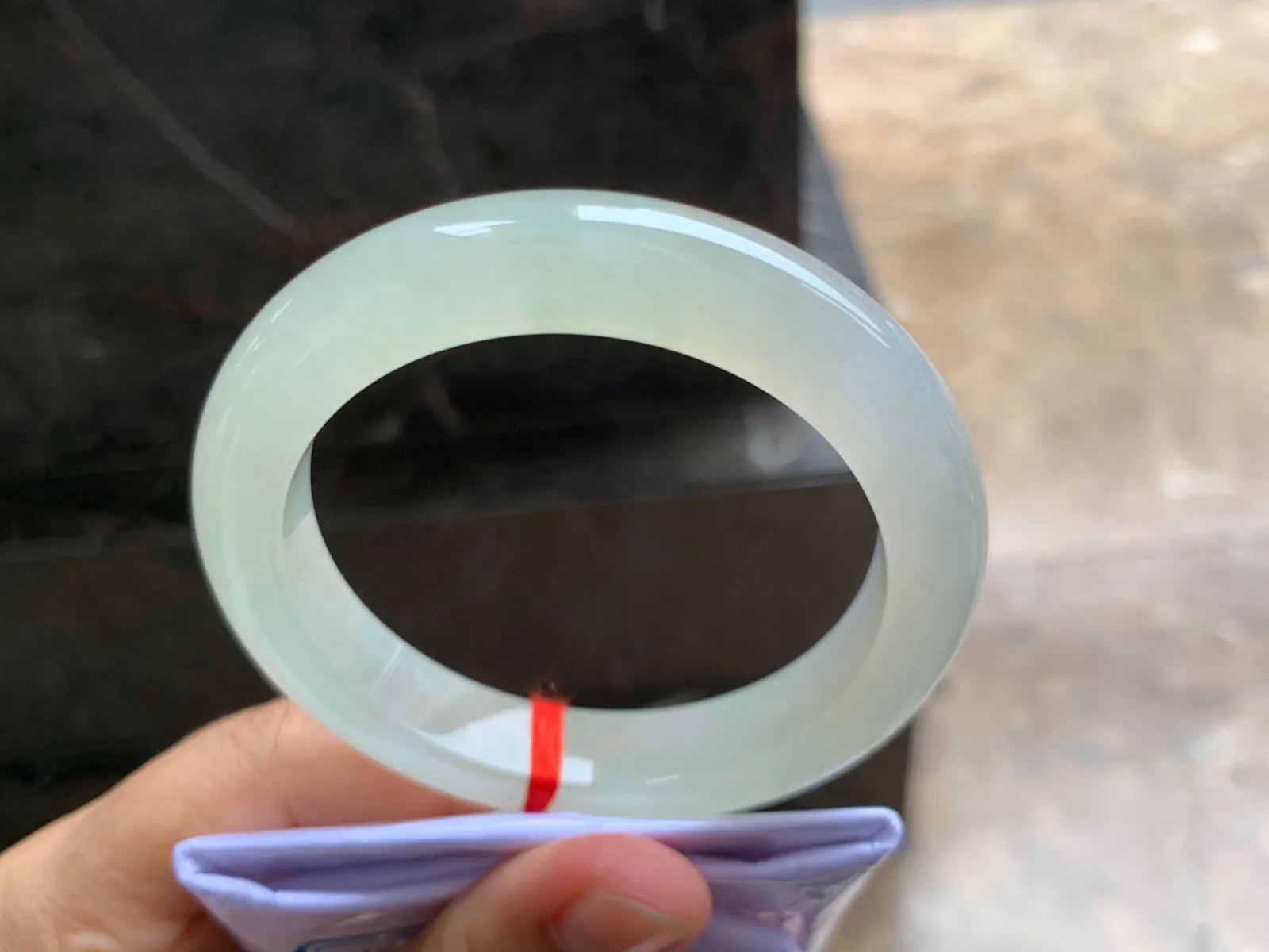 55.5-11-9.5mm
冰黄翡手镯 水润冰透 颜色均匀漂亮