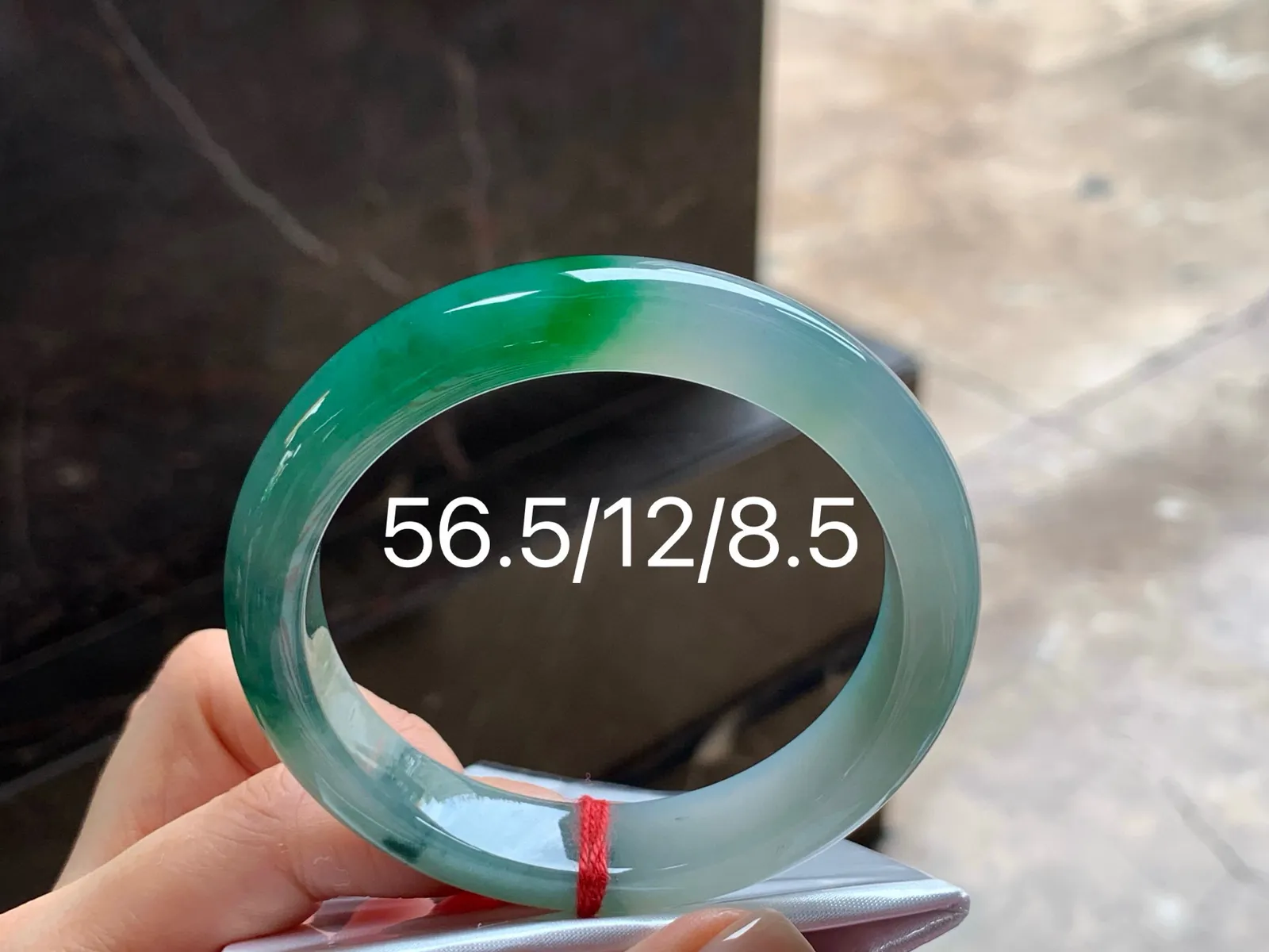 冰带色手镯
水润独特 56.5/12/8.5mm