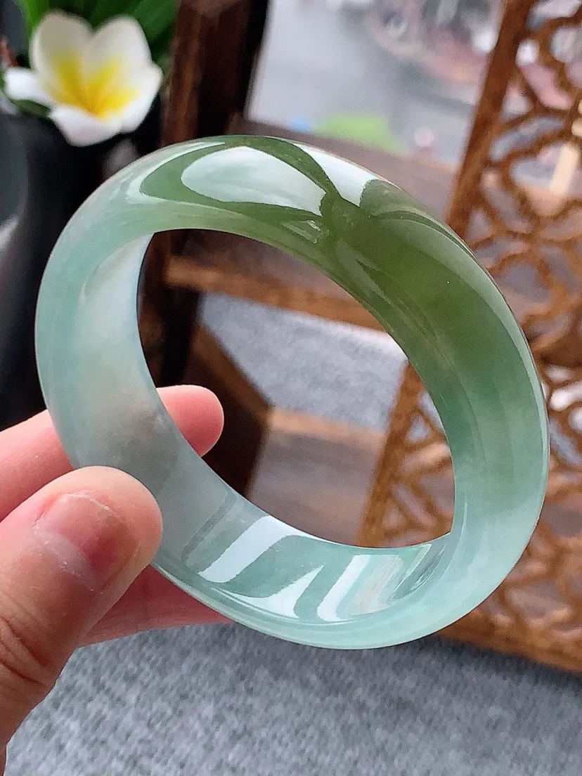 a货翡翠老坑冰种飘黄翡轮胎边宽边正装正圈手镯53-54圈口 尺寸53×16.5×7.2mm 重量64