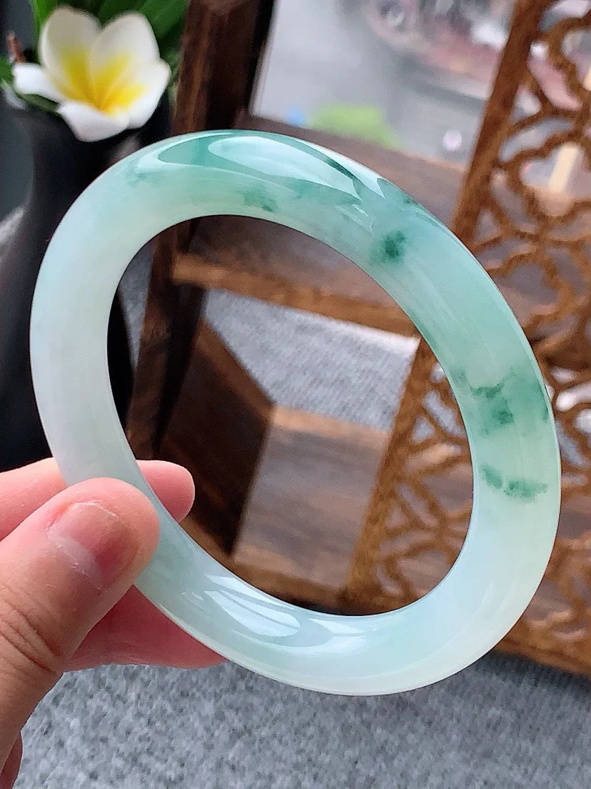 a货翡翠老坑飘花圆条手镯60-61大圈口 尺寸60.5×10.2mm 重量66.03g 0620