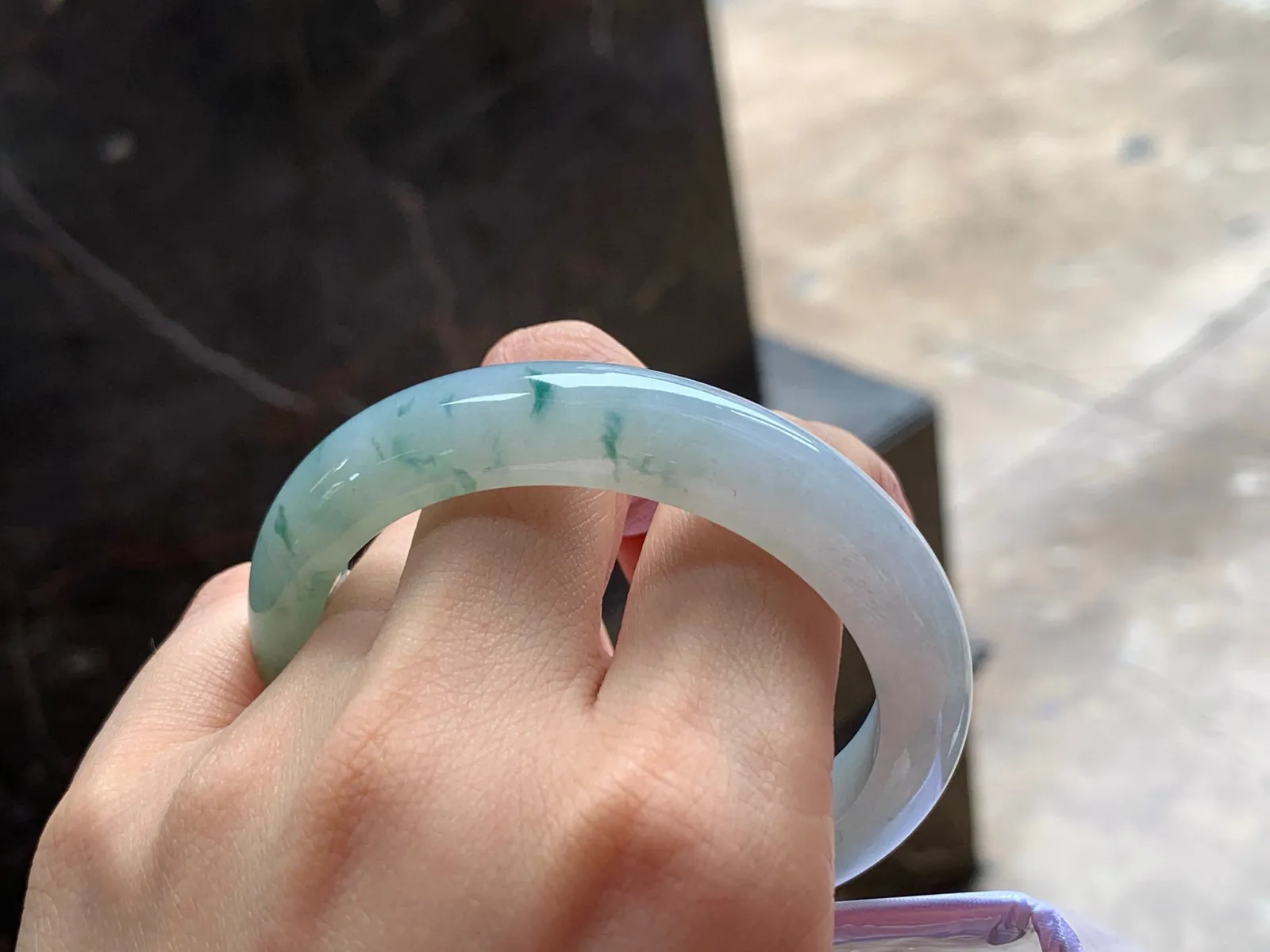 飘花手镯
细腻清爽 54/11.6/8mm