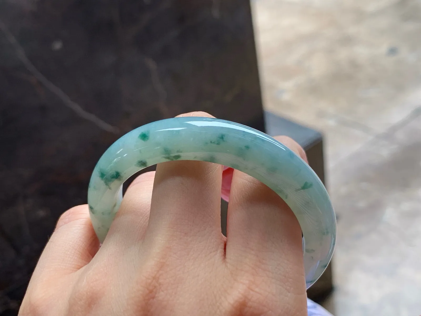 飘花手镯
细腻清爽 54/11.6/8mm