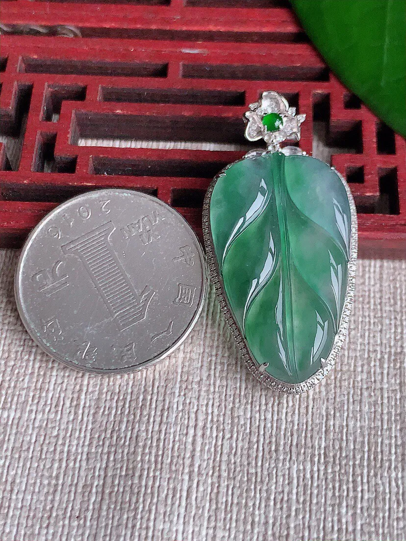 a货翡翠老坑冰种18K金伴钻镶嵌飘花叶子金枝玉叶吊坠 尺寸40×19.7×6.6裸石29.6×17.6mm 重量5.40g 0701