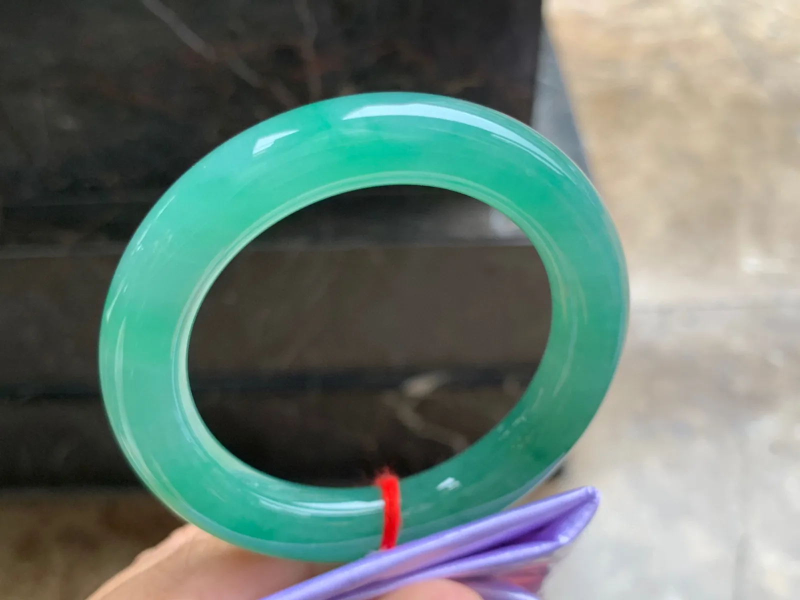 55-11.5mm
满色圆条手镯 种好水润 色满 上手大气