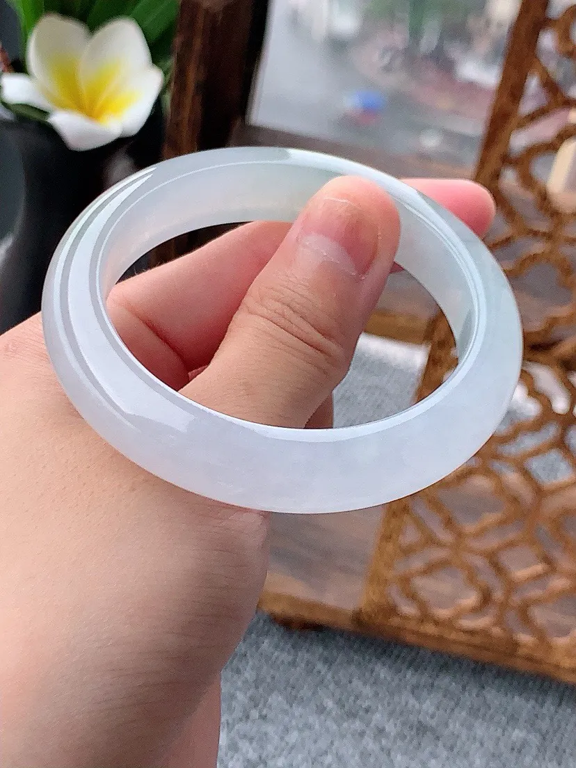 a货翡翠老坑飘花正装正圈手镯53-54圈口 尺寸53×11.4×8.3mm 重量53.36g 0620