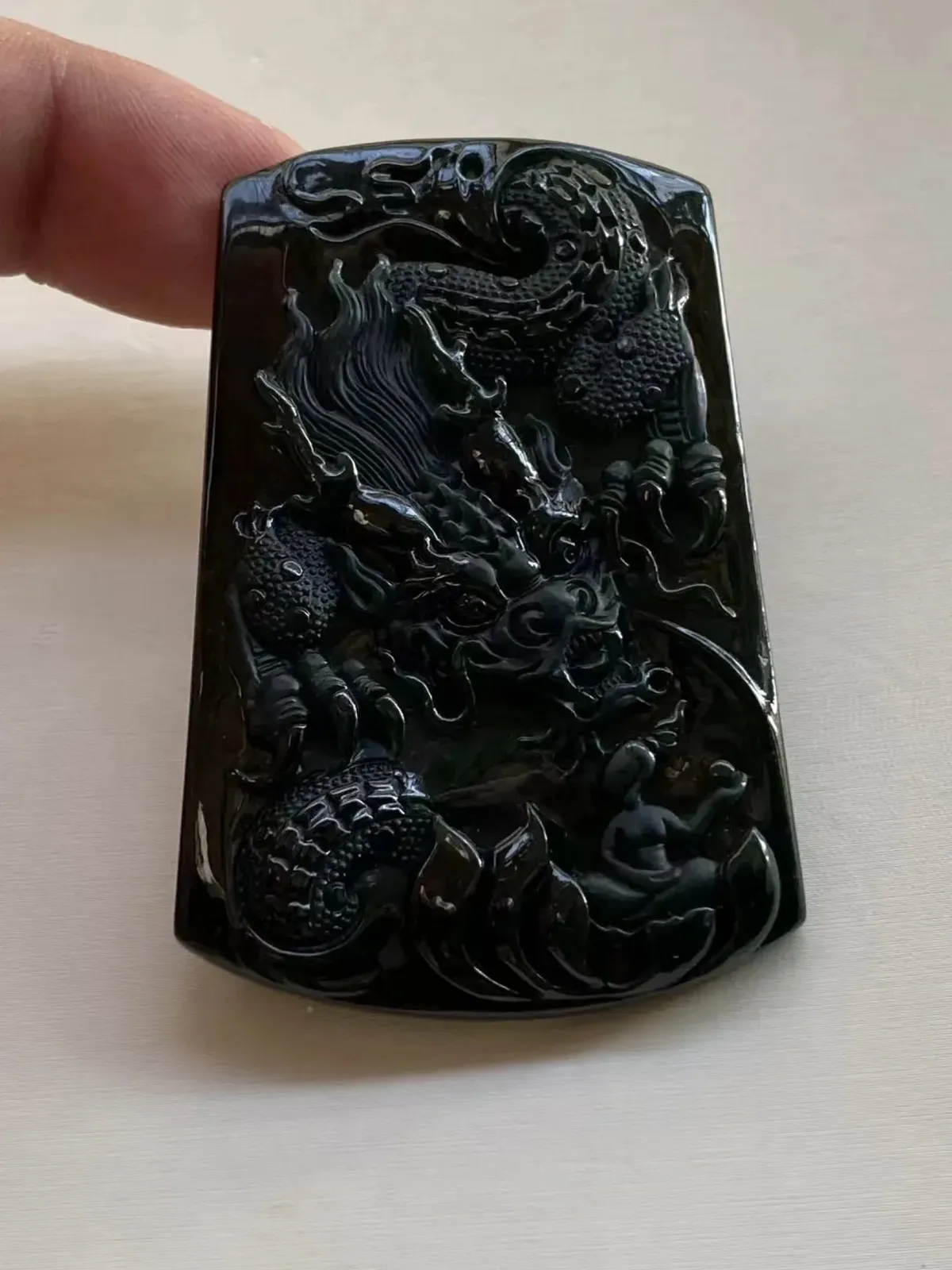 墨翠【望子成龙】细腻干净，黑度极黑，性价比高，雕工精湛，打灯透绿·