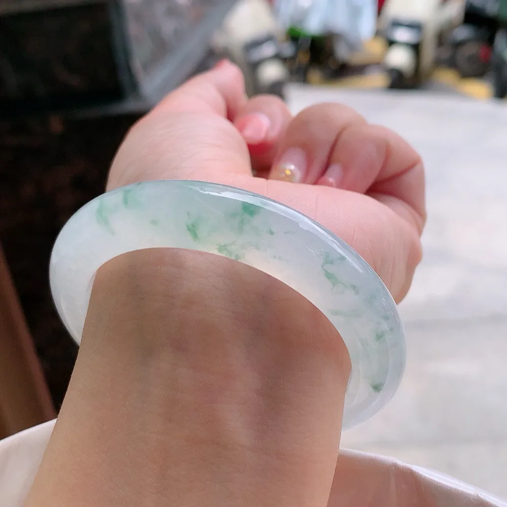 正圈高冰飘花 无瑕 尺寸:53.4/11/9.1 花美 种水好