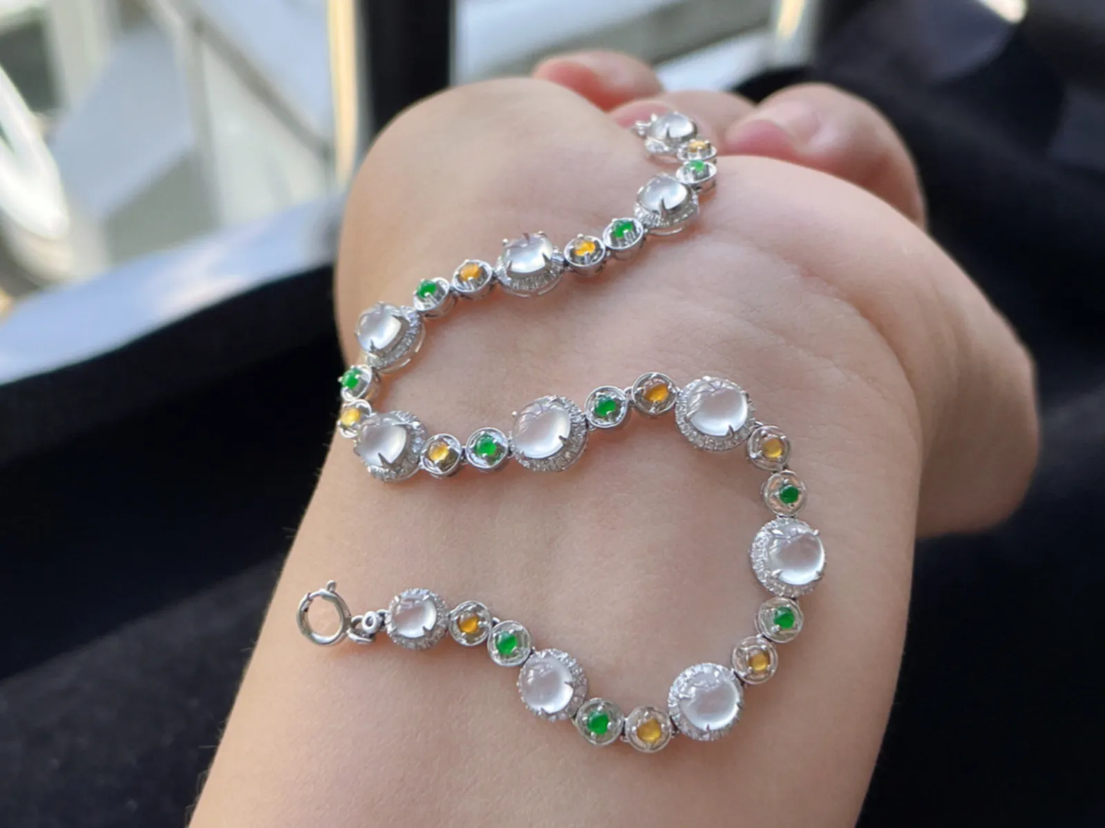 18K 冰种·蛋面手链

裸5-3
