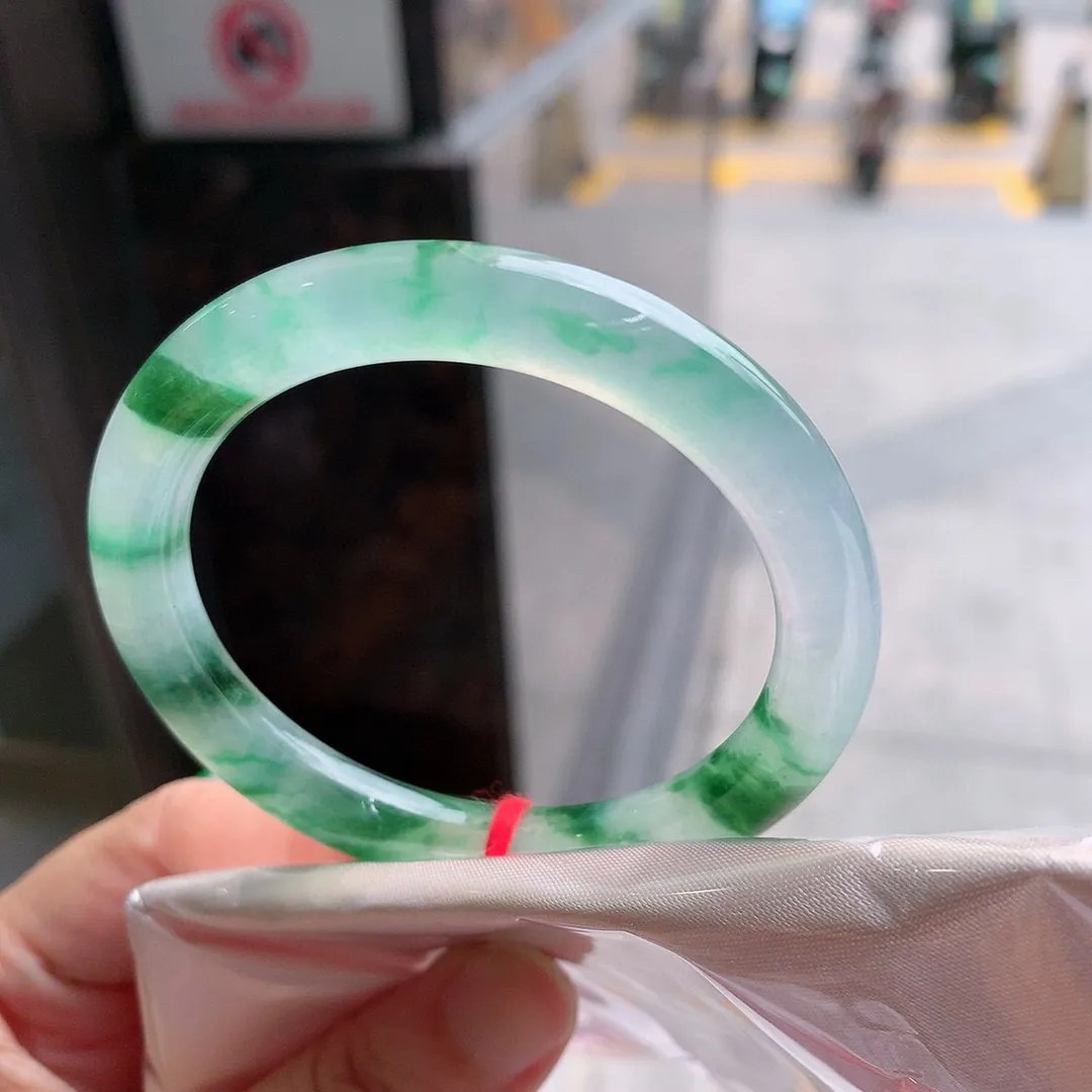 圆条冰玻飘花 微石纹 尺寸:51.1/8.3 种水好