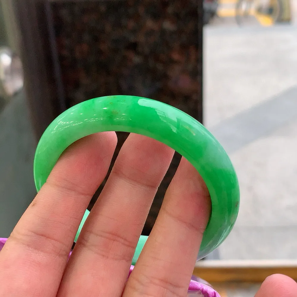 正圈满绿 无瑕 尺寸:51.6/12/8.1 满色️️