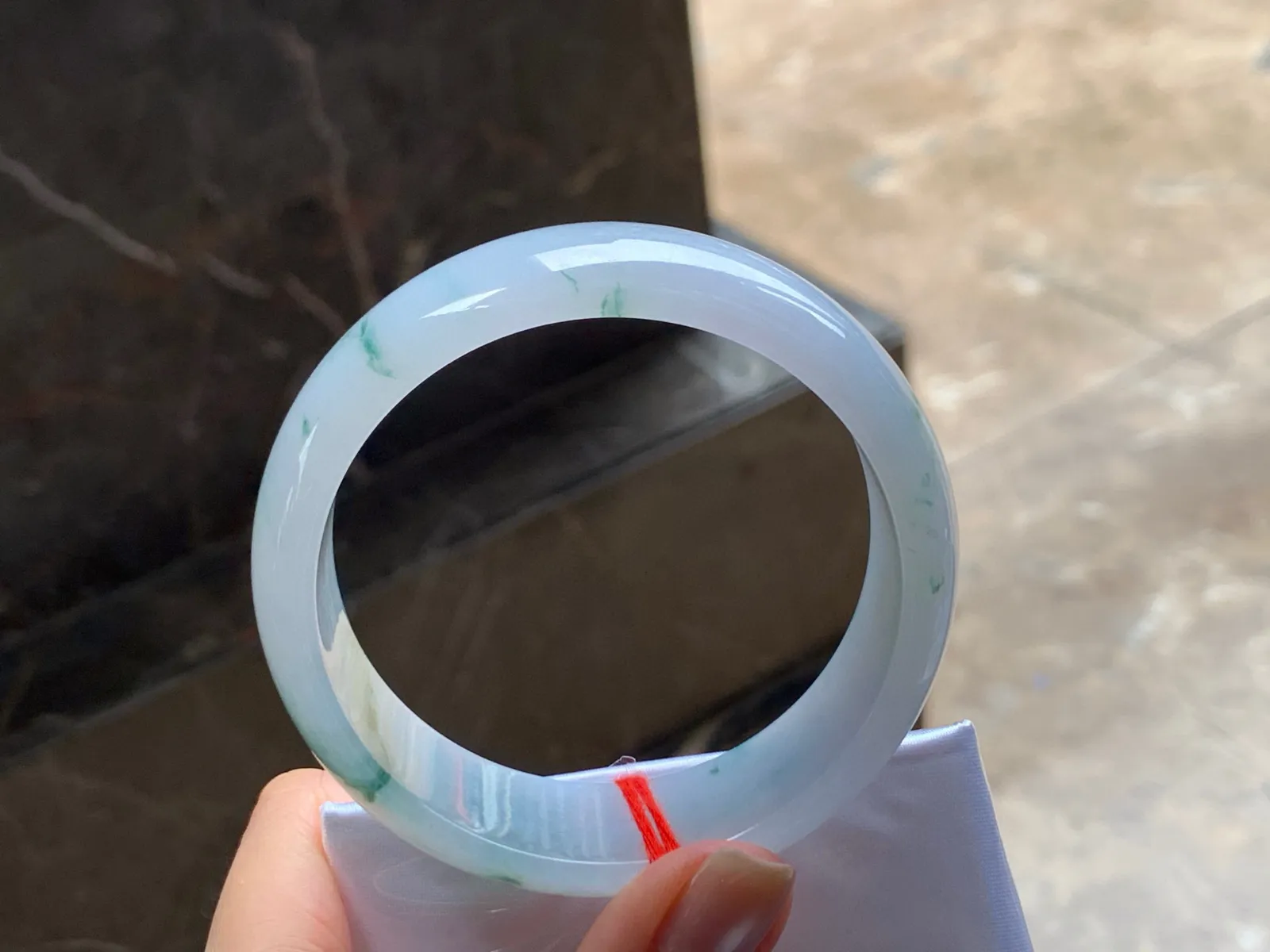 宽版飘花手镯
水润58.7/19.2/7.5mm
