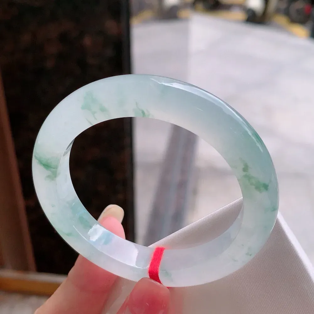 正圈高冰飘花 无瑕 尺寸:53.4/11/9.1 花美 种水好