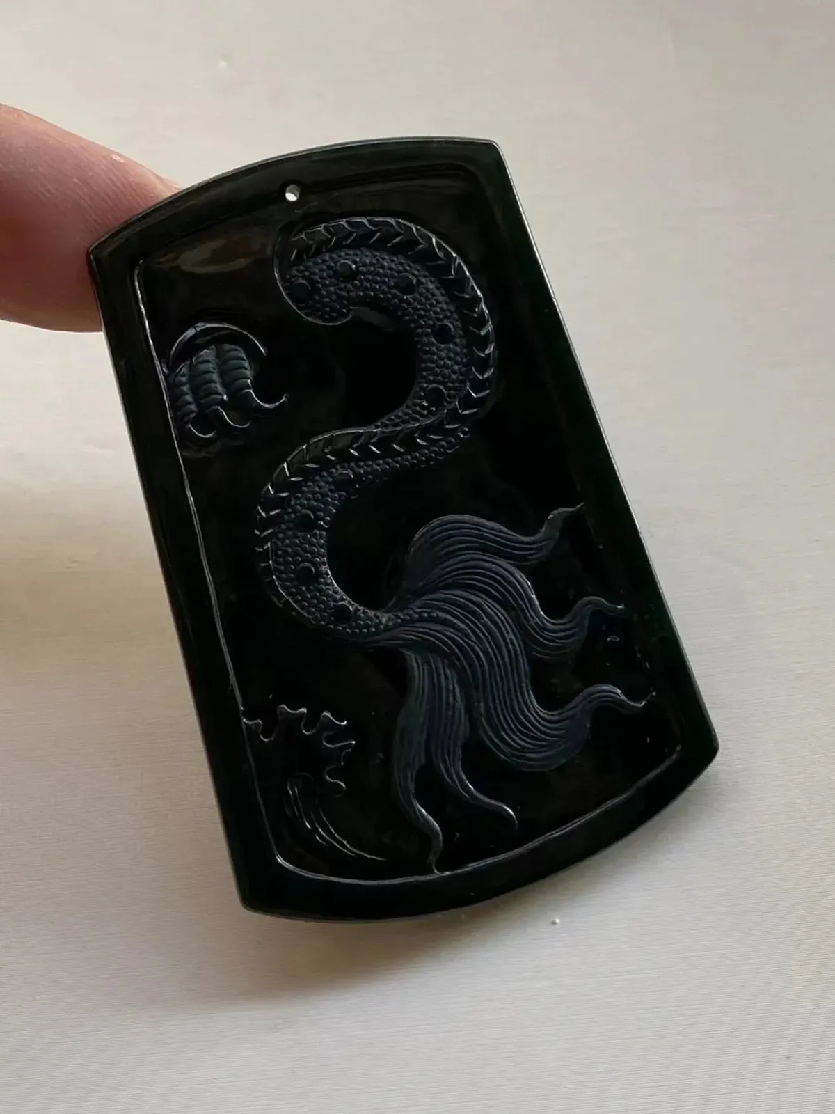 墨翠【望子成龙】细腻干净，黑度极黑，性价比高，雕工精湛，打灯透绿·