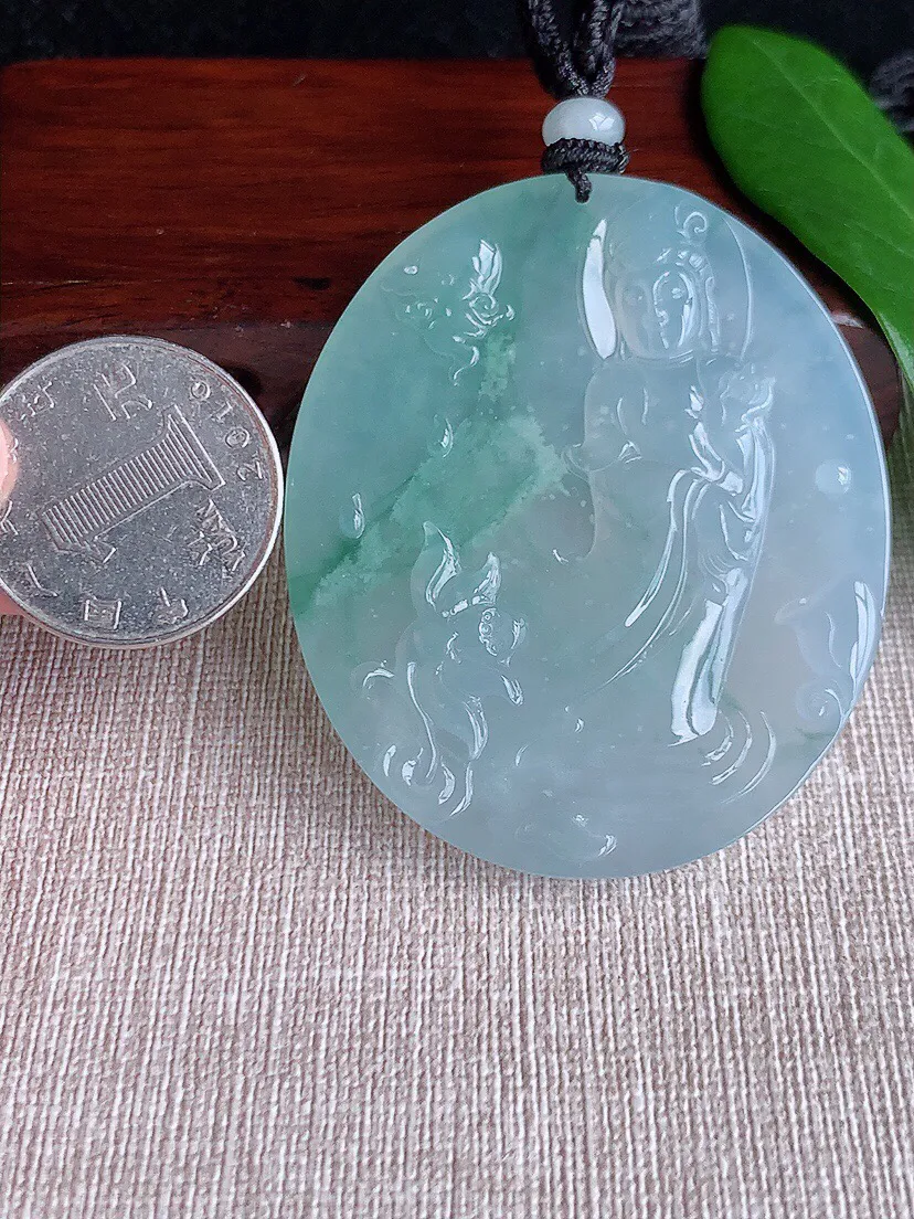 a货翡翠老坑冰种飘花观音吊坠 尺寸56.6×47.5×5.8mm 重量35.82g 0701