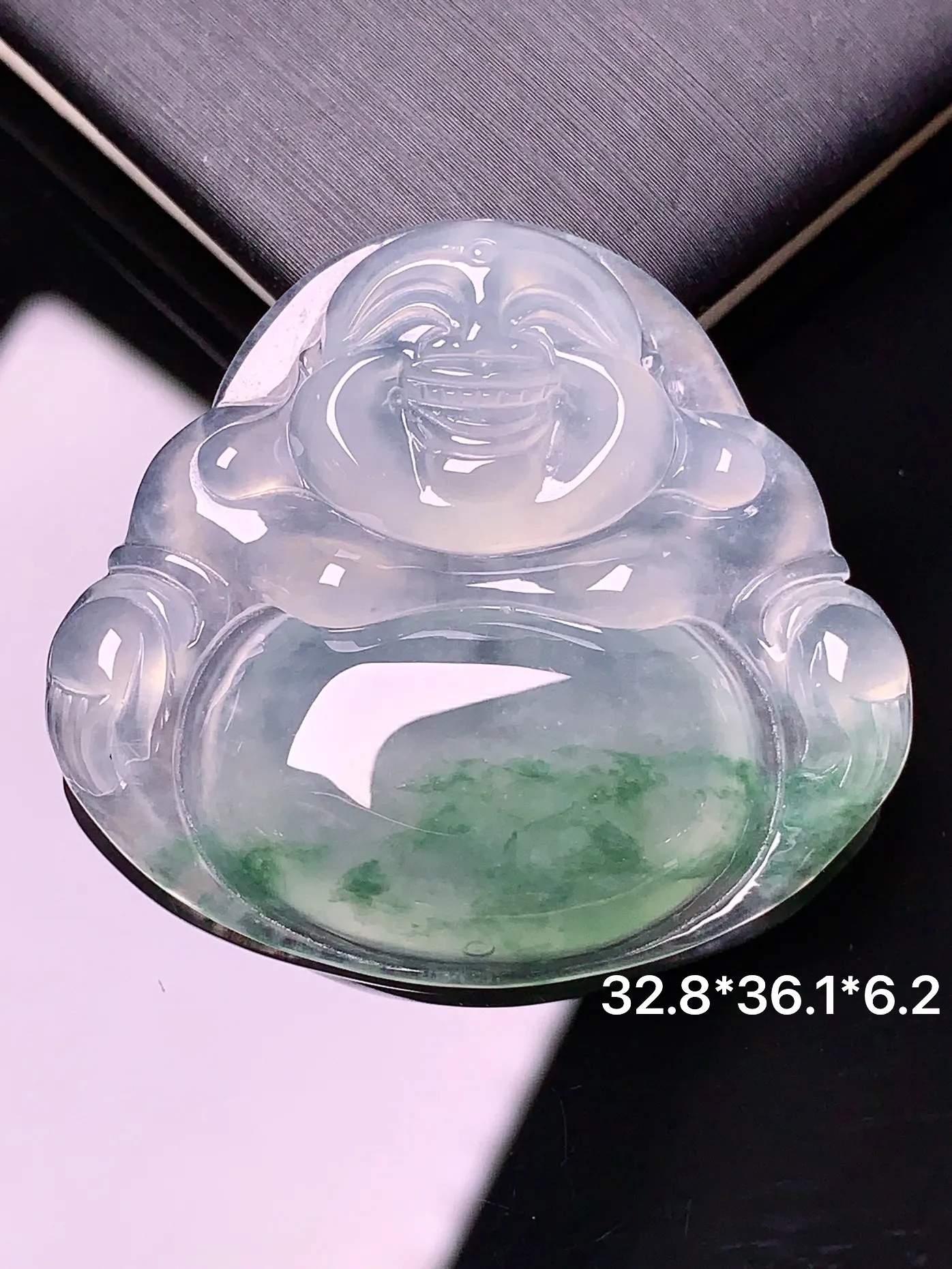 冰种飘绿佛公吊坠 玉质细腻 色泽艳丽 整体尺寸32.8*36.1*6.2