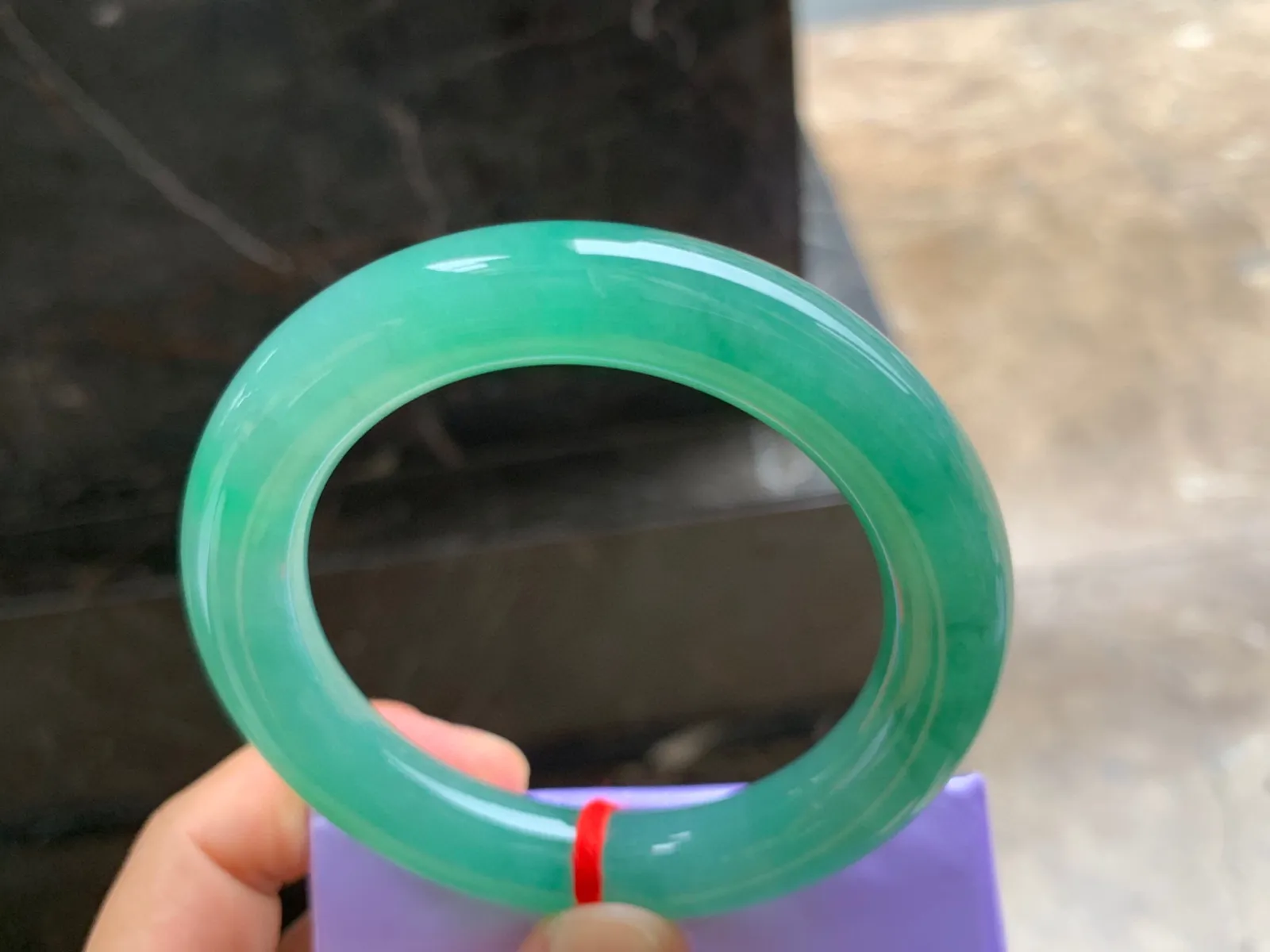 55-11.5mm
满色圆条手镯 种好水润 色满 上手大气