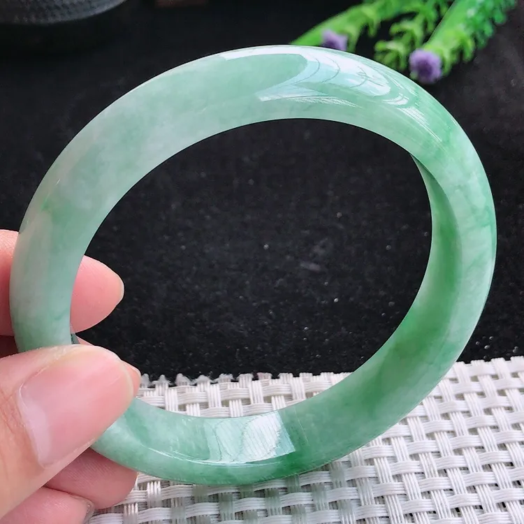 自然光62.5/13.2/8.2大圈口老坑精美满色飘绿手镯翡翠玉镯美人镯