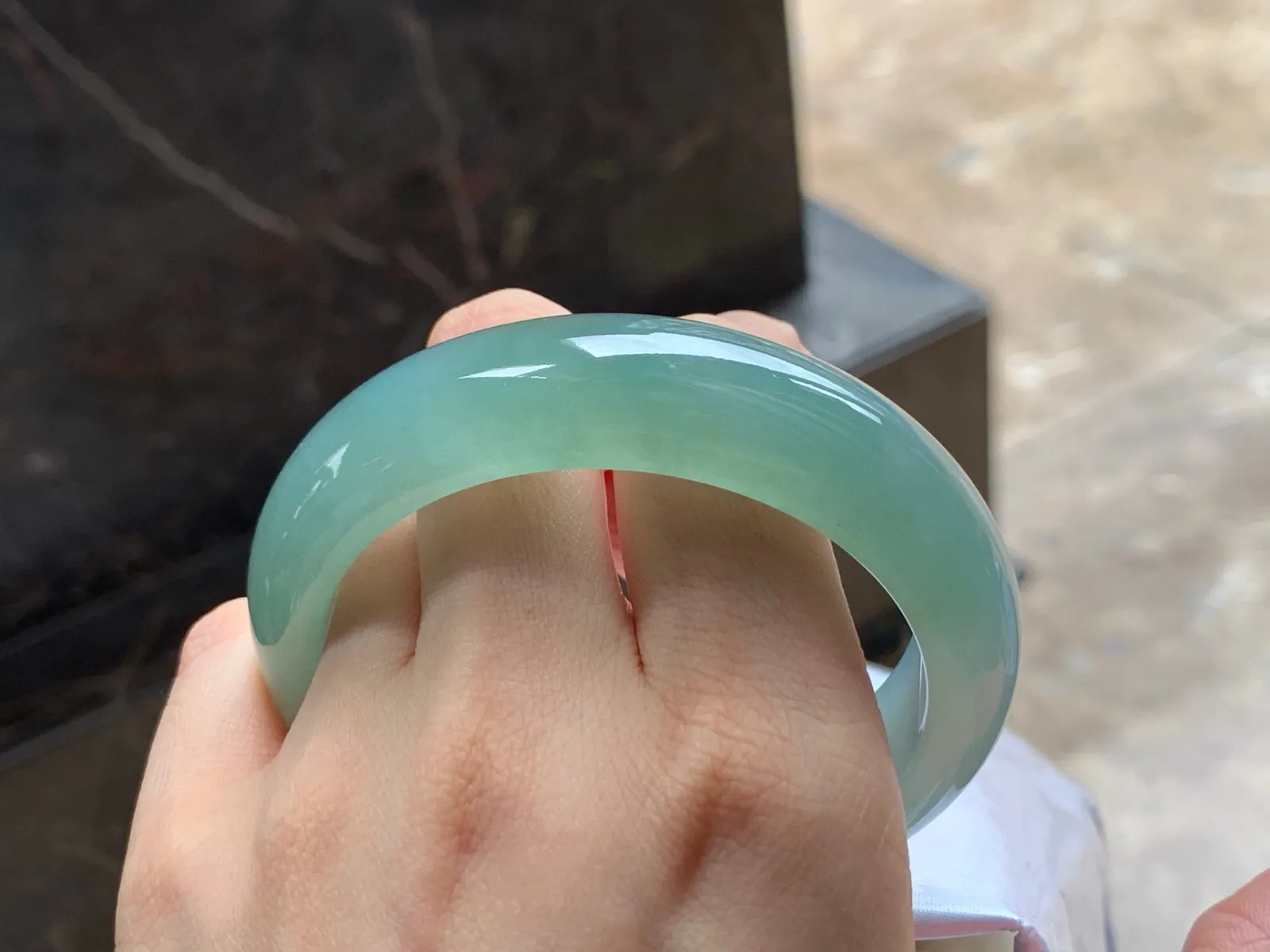 冰晴宽版手镯
水润58.2/16.5/9mm