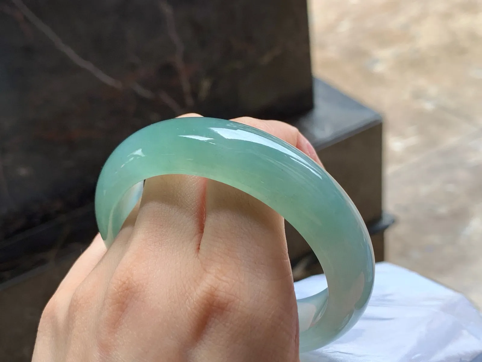 冰晴宽版手镯
水润58.2/16.5/9mm