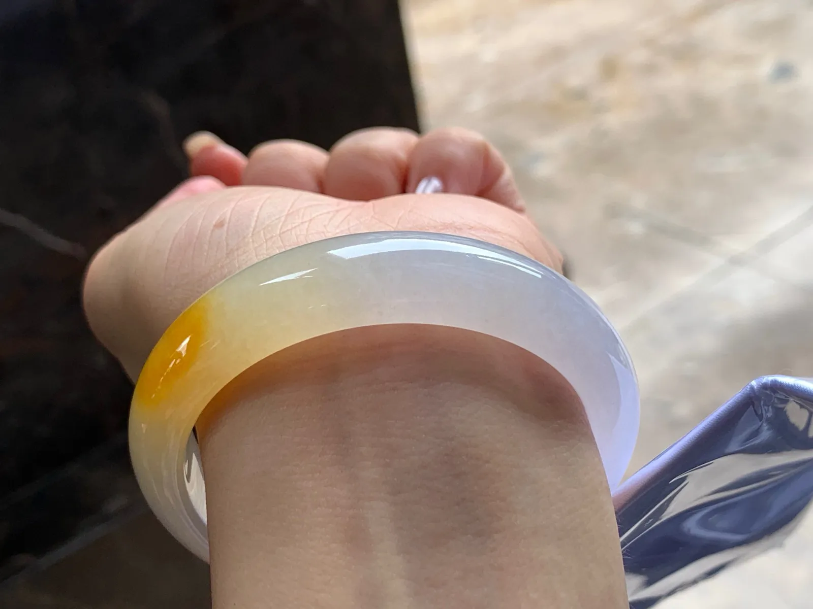 冰黄手镯
独特56.5/13.4/8mm