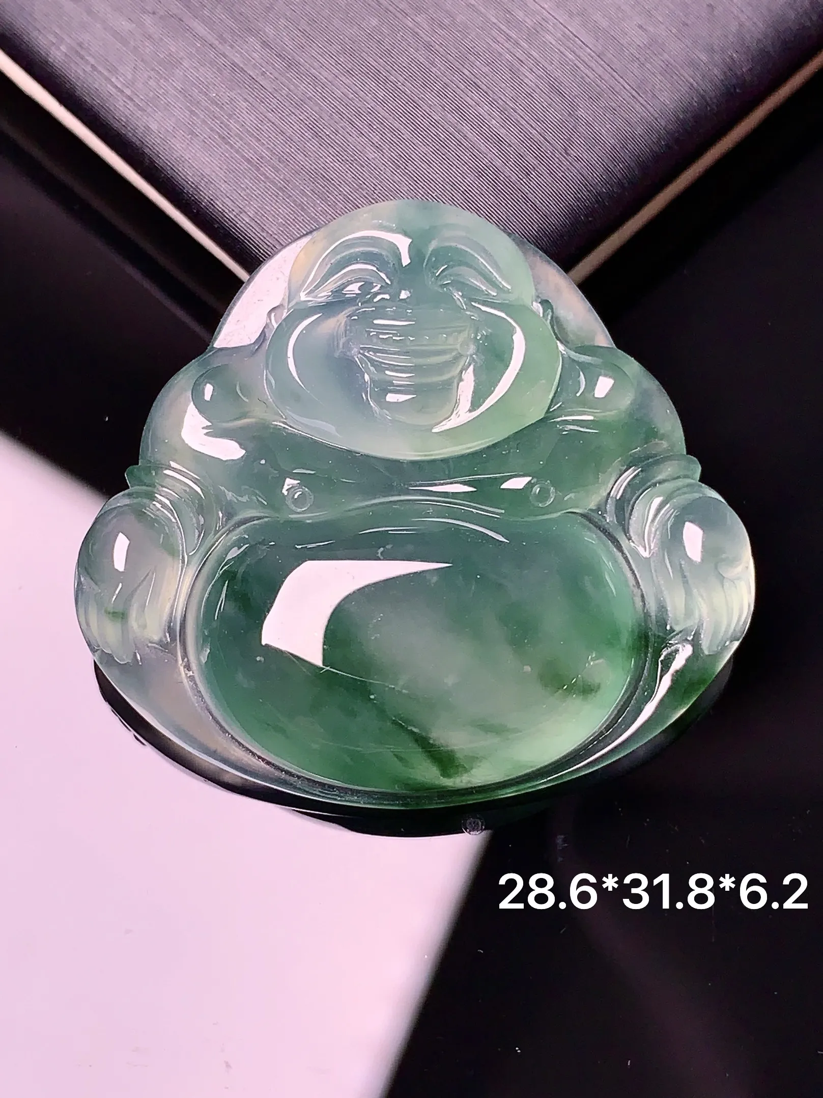 冰种飘绿佛公吊坠 玉质细腻 水润亮眼  整体尺寸26.6*31.8*6.2