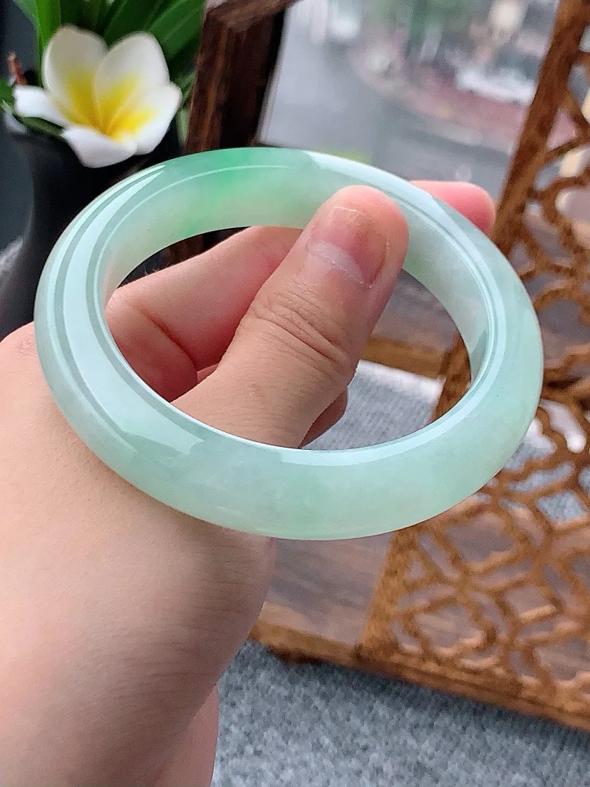 a货翡翠老坑冰种飘绿厚装正装正圈手镯56-57圈口 尺寸56×11.8×9.3mm 重量67.46g 0620 A54