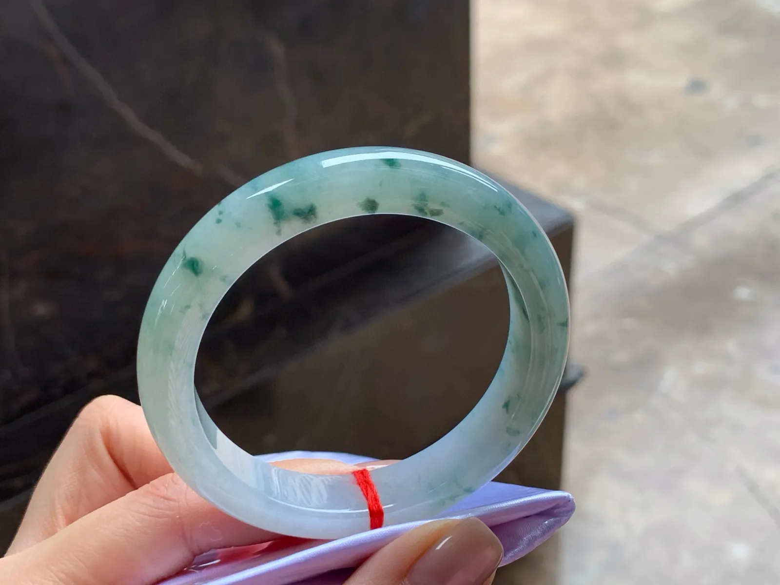 飘花手镯
细腻清爽 54/11.6/8mm