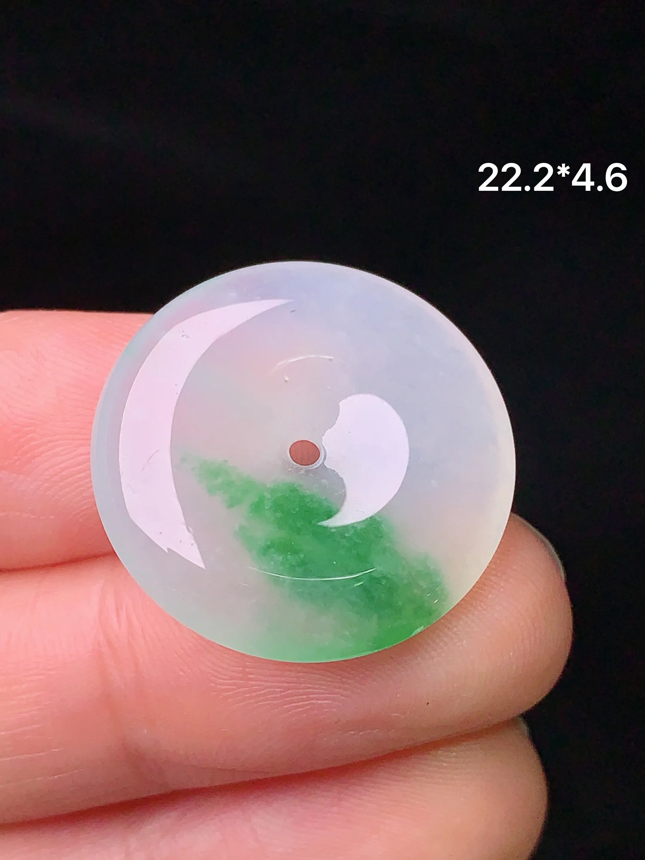 飘绿平安扣吊坠 玉质细腻 色泽艳丽 整体尺寸22.2*4.6