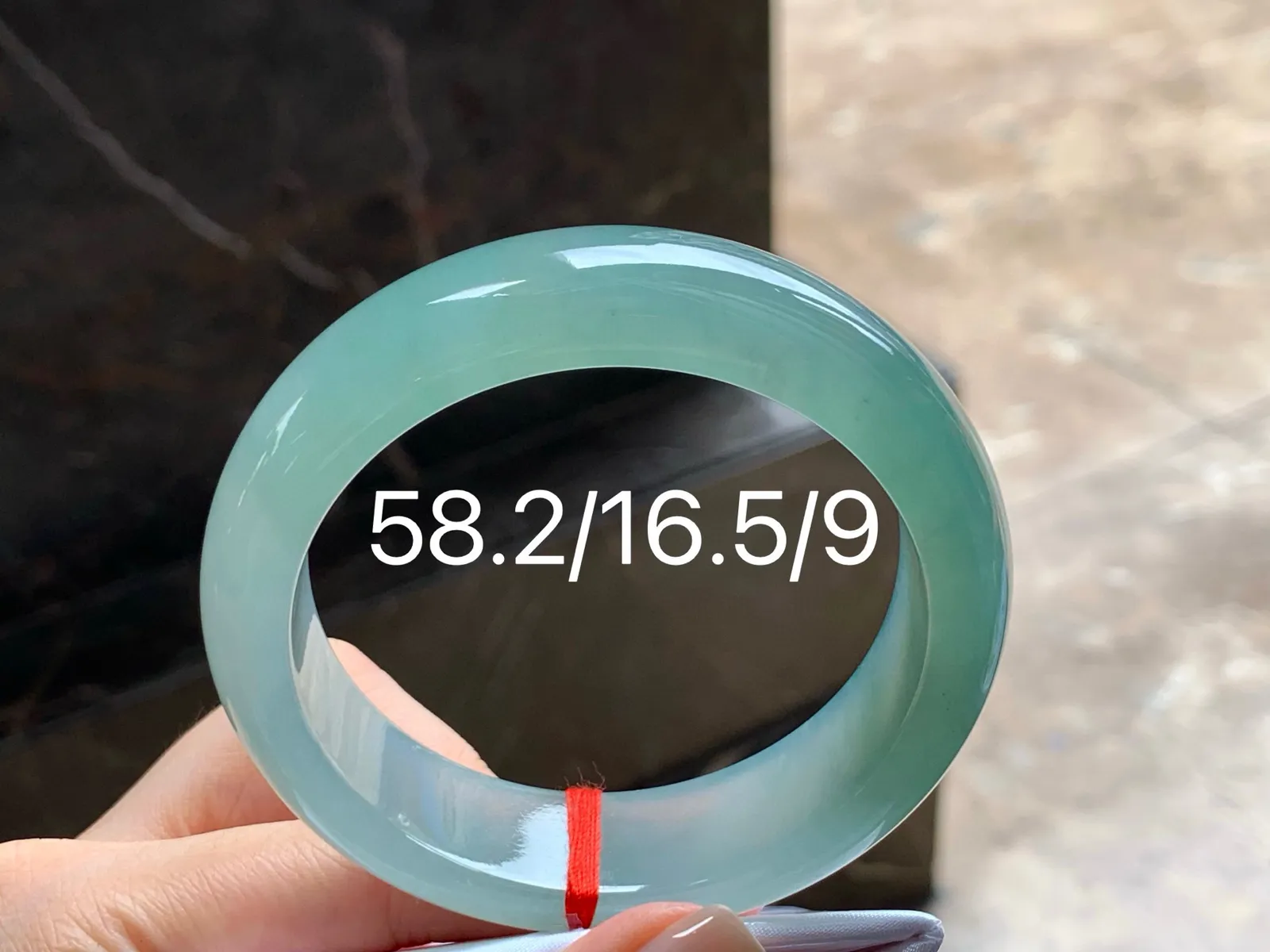 冰晴宽版手镯
水润58.2/16.5/9mm
